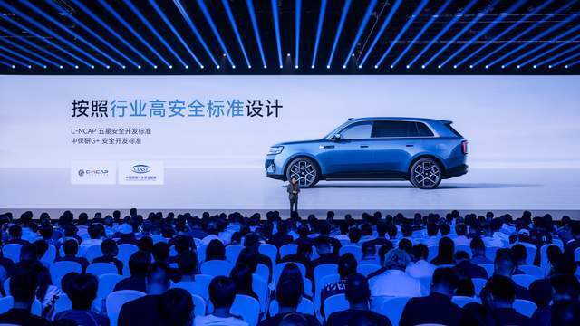 小米澎程四款新车齐发、玄戒家族三芯、小米18 Fold发布