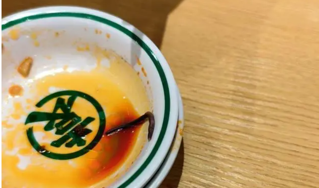 被曝“吃出蚯蚓”,信任危机频发的袁记云饺还有什么竞争力?