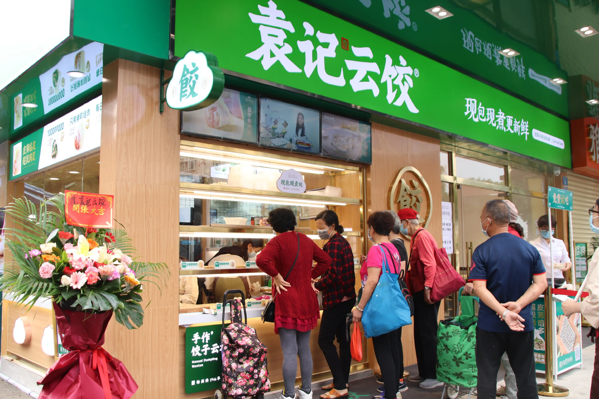 被曝“吃出蚯蚓”,信任危机频发的袁记云饺还有什么竞争力?