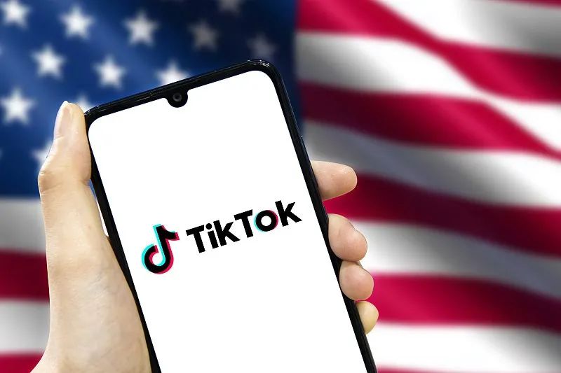 要么卖身、要么“封杀”，海外版抖音Tiktok命悬一线！